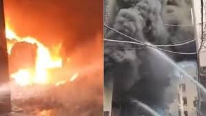 Delhi Fire: नरेला इलाके में जूते की फैक्टरी में लगी भीषण आग, आसमान में छाया काला धुआं; दमकलकर्मी मौके पर